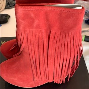NIB Koolaburra red suede fringe booties sz9